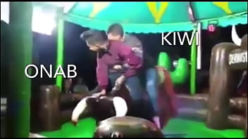 Kiwiman se aprovecha de pendeja manos tontas y la destroza