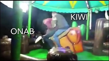 Kiwiman se aprovecha de pendeja manos tontas y la destroza