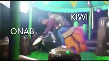 Kiwiman se aprovecha de pendeja manos tontas y la destroza Kiwiman se aprovecha de pendeja manos tontas y la destroza