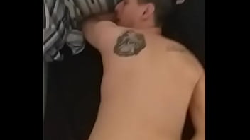 Coji Con Un Chico De Grindr thumbnail