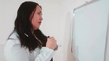 Profesora particular tiene sexo en una clase en casa del hijastro de su mejor amiga