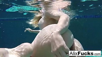 Busty blondes alix & cherie go skinnydipping