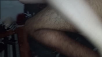 Humilhando corno com pau monstro do amigo