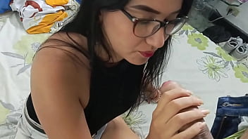 Le Pido Permiso A Mi Jefe Para Ir A La Fiesta De Cumpleaños De Mi Esposo Y Termino Chupandole La Verga Hasta Sacarle Toda La Leche thumbnail