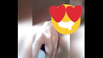 Jugando con su vibrador con mi pene en su culito rico