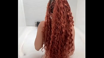 No se lo que pasa por tu mente pero estoy segura que te gustaría venir y darte un baño de burbujas conmigo