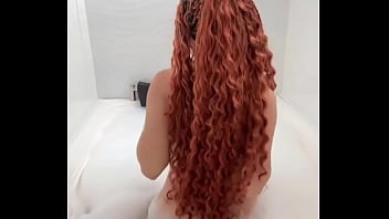 No se lo que pasa por tu mente pero estoy segura que te gustaría venir y darte un baño de burbujas conmigo