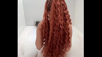 No se lo que pasa por tu mente pero estoy segura que te gustaría venir y darte un baño de burbujas conmigo