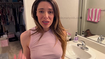 He came in my mouth while i was putting rubber bands on my braces