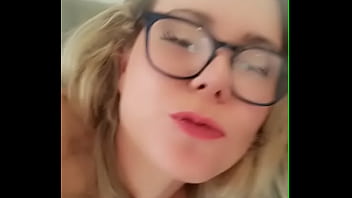 Femme à lunettes femme à