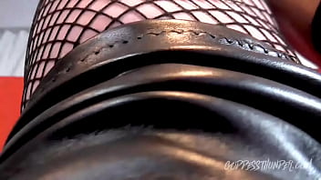 Pov double domme bootslave