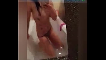 Tycosys se regale de la chatte de cette teen