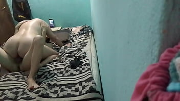 Le hago unos ricos masajes a mi novia y luego cogemos