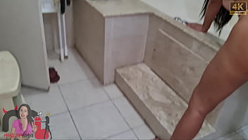 O corno pensava que eu estava treinando mas na verdade estava fodendo com outro levei porra na buceta para casa