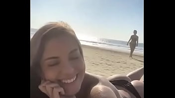 Peruana psicologa tomando sol en mancora