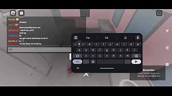 Brasileirinha levando cacete no roblox