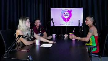 Começou vendendo packs desde cedo gostava de exibir o corpo se identifica como pansexual e quando teve que dominar caroleta roots & bruna carlos sheer red