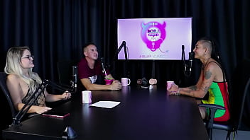 Começou Vendendo Packs Desde Cedo Gostava De Exibir O Corpo Se Identifica Como Pansexual E Quando Teve Que Dominar Caroleta Roots & Bruna Carlos Sheer Red thumbnail