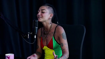 Começou vendendo packs desde cedo gostava de exibir o corpo se identifica como pansexual e quando teve que dominar caroleta roots & bruna carlos sheer red