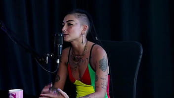 Começou vendendo packs desde cedo gostava de exibir o corpo se identifica como pansexual e quando teve que dominar caroleta roots & bruna carlos sheer red