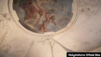 Diva vicky vette strips off her black bodysuit to please her snatch