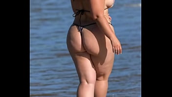 Huge ass thick girls walking compilation 4 ai