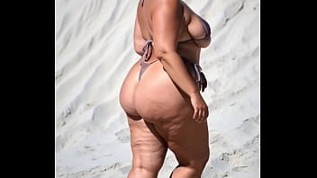 Huge ass thick girls walking compilation 4 ai