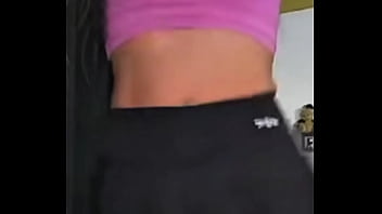 Latina muy caliente con culo muy hermoso twerk