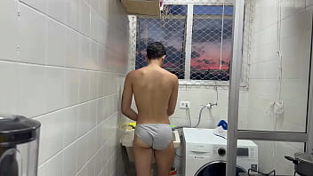 Fui Pra Casa De Um Amigo Acordei Ele Tava So De Cueca Pra Me Provocar Botei Pra Mama Depois Fudi Ele Na Area De Servico Free thumbnail
