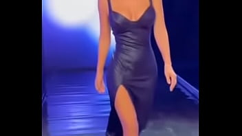 Edurne impresionante vestido cuero