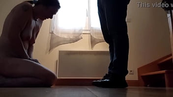 Esclave f pose du collier et seances humiliantes