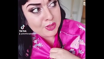 Thought i'd post some funnys come add me on tik darkfacephantom ️