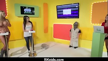 Amateur girl goes wild 11