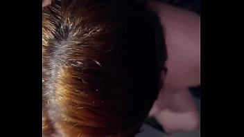 Minha colega de quarto me viu jogando videogame mas ela queria mesmo é pau na bct