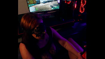 Minha colega de quarto me viu jogando videogame mas ela queria mesmo é pau na bct Minha colega de quarto me viu jogando videogame mas ela queria mesmo é pau na bct