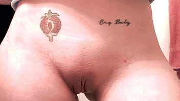 Hazel haze shaves her slutty pussy and shows it off in public