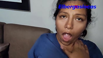 Mi hermanastra quiso hacer de masajista y kinesiologa no resistió al ver mi gruesa verga y terminamos follando