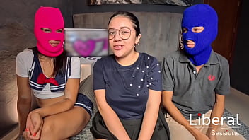 Amateur chica unicornio debuta para ganar dinero y le gusta