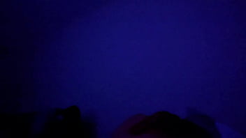 Par lésbico com convidada especial