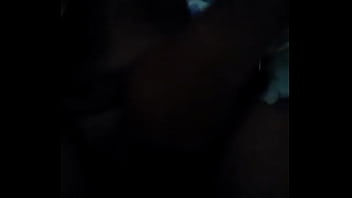 Putita masturbándose el ano