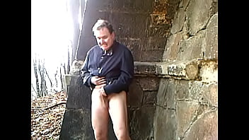 Gay Masturbiert Oautdor thumbnail