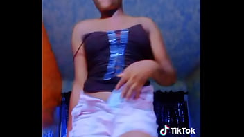 African girl twerks shakes her ass to naira marley