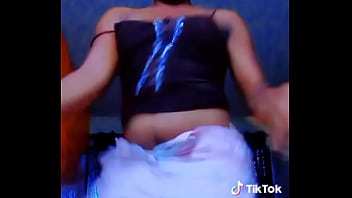 African girl twerks shakes her ass to naira marley