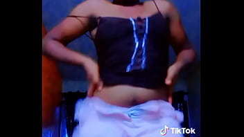 African girl twerks shakes her ass to naira marley