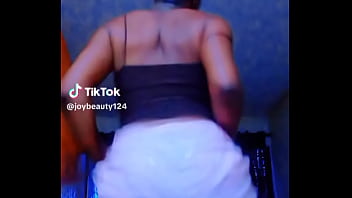 African girl twerks shakes her ass to naira marley