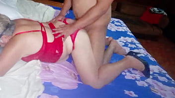 My boss invites me to her country house for a weekend