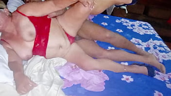 My boss invites me to her country house for a weekend