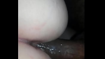 Arrancando o leite da buceta da vadia