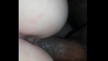 Arrancando o leite da buceta da vadia