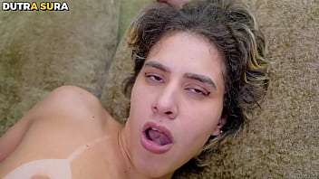 Frotinha é Pego Batendo Punheta Na Sala Dutra Sura Safada Pede Pra Ele Arrombar O Cuzinho Dela thumbnail